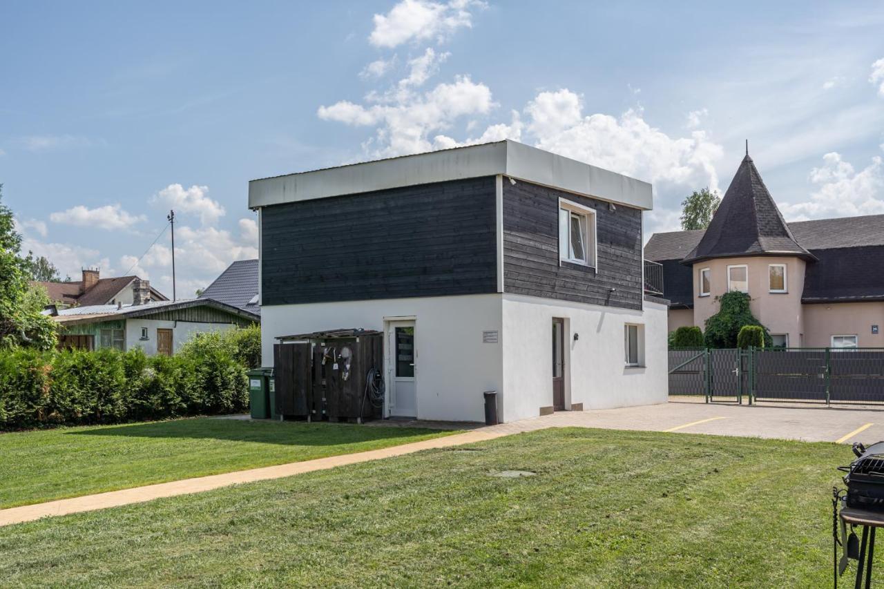 Family Garden Apartments With Free Private Parking & Playground Рига Экстерьер фото