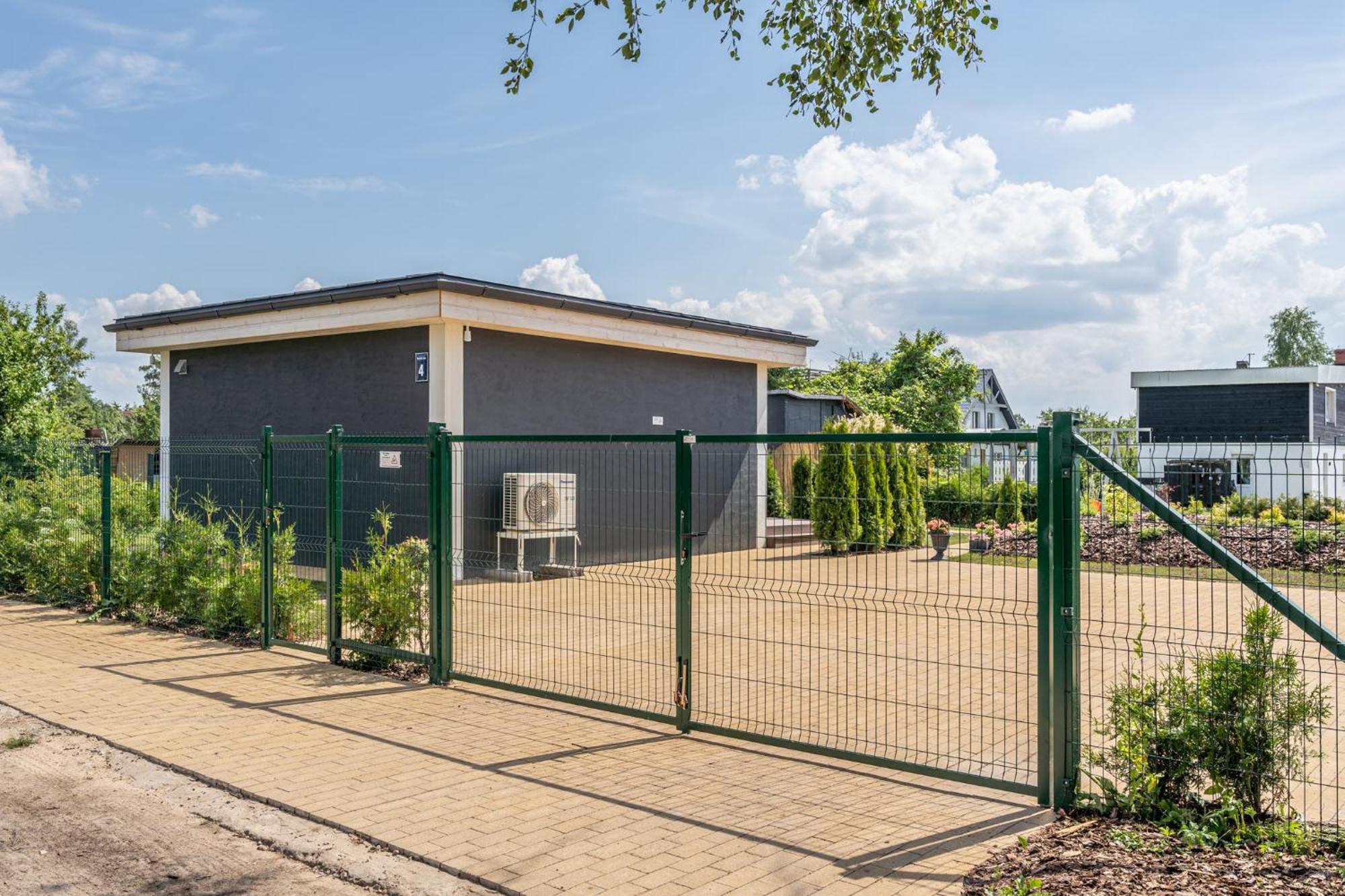 Family Garden Apartments With Free Private Parking & Playground Рига Экстерьер фото