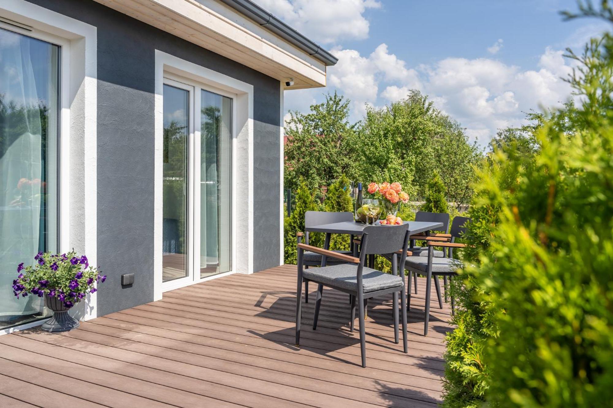 Family Garden Apartments With Free Private Parking & Playground Рига Экстерьер фото