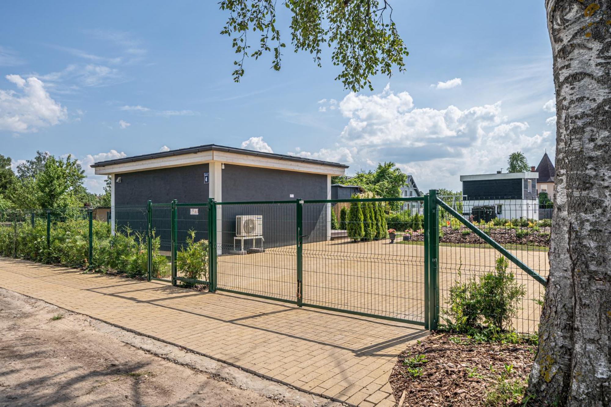 Family Garden Apartments With Free Private Parking & Playground Рига Экстерьер фото